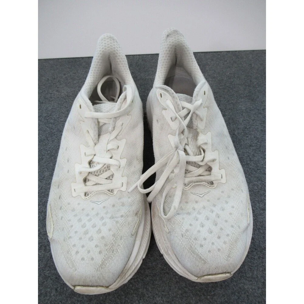 Hoka One One please see